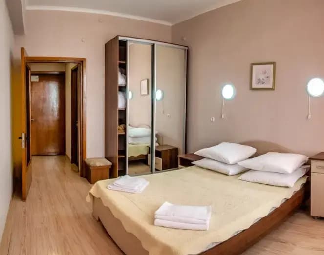 Двухместный номер Юг корпус 7 Comfort с 2 комнатами двуспальная кровать фото 4