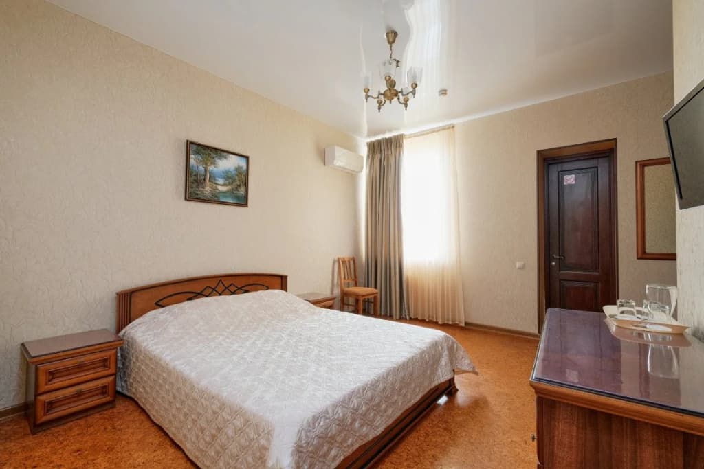 Трёхместный люкс с 2 комнатами с балконом фото 1