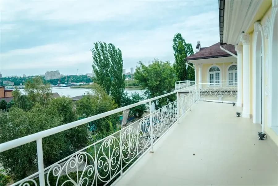 Двухместный люкс «Меньшиков» с балконом двуспальная кровать фото 17