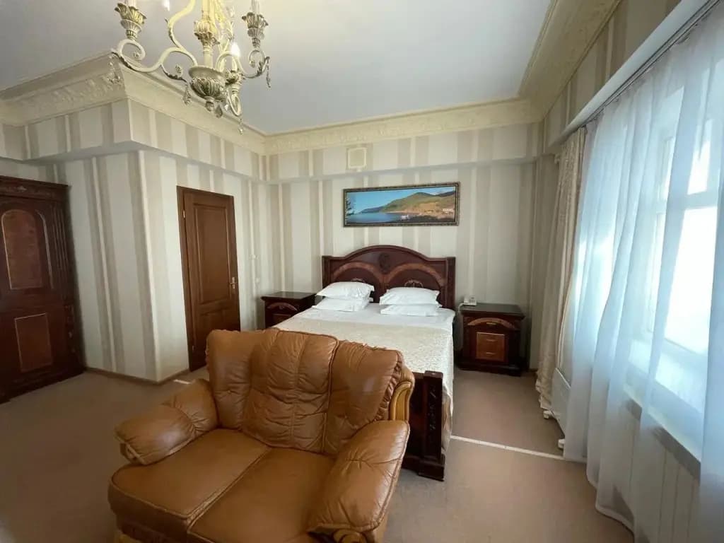 Двухместный Джуниор Сьют (главное здание) Standard Classic (main building) двуспальная кровать фото 4