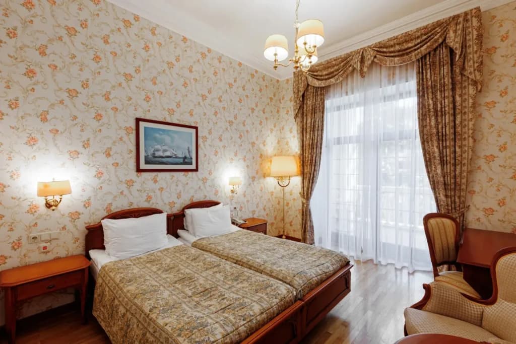 Номер (северная сторона) Deluxe с балконом и с видом на парк фото 2