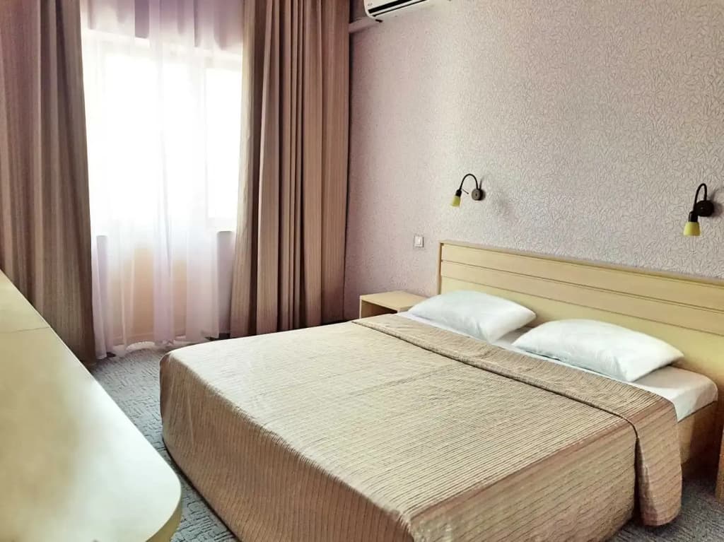 Люкс с 2 комнатами с балконом и с красивым видом из окна