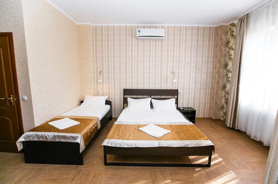 Трёхместный номер Comfort с видом на внутренний двор